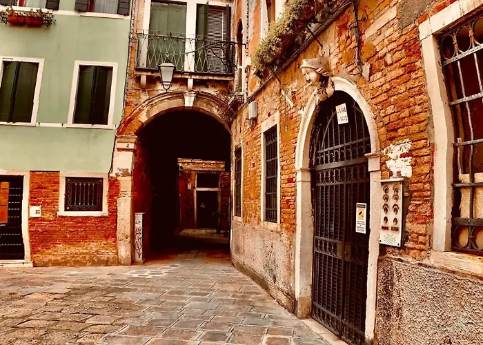 The Wolf House Greysclass Venezia